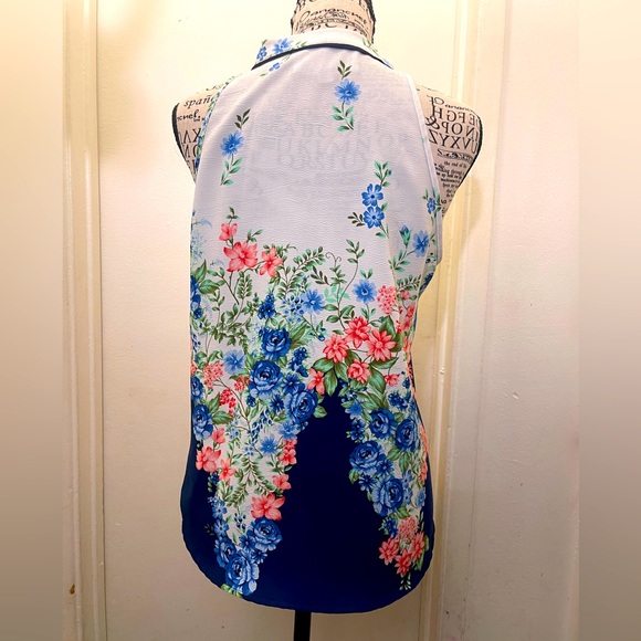 Alice Blue Sleeveless Blouse with Mandarin Collar - Picture 2 of 3